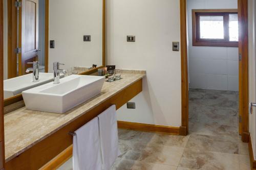 Ein Badezimmer in der Unterkunft Hotel Cumbres Puerto Varas