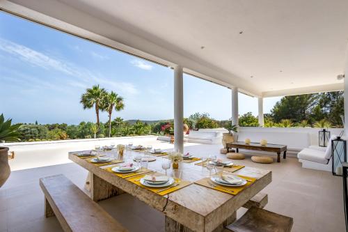 Imagen de la galería de Imagine Your Family Renting This Luxury Villa, Ibiza Villa 1008, en Sant Josep de sa Talaia