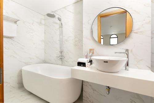 Gallery image of Maple Suite Hotel & Apartment in Danang