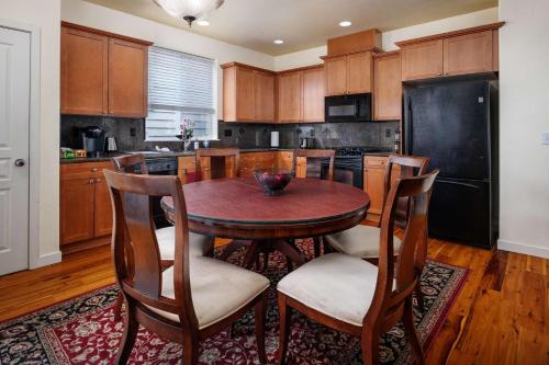 Una cocina o zona de cocina en The 229