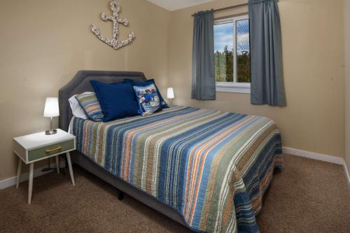 a bedroom with a bed and a window at Lizzie Court in Portland