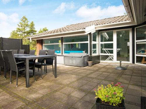 Gallery image of 12 person holiday home in Blåvand in Ho