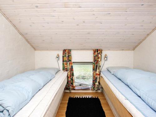 En eller flere senge i et værelse på Three-Bedroom Holiday home in Thisted 4