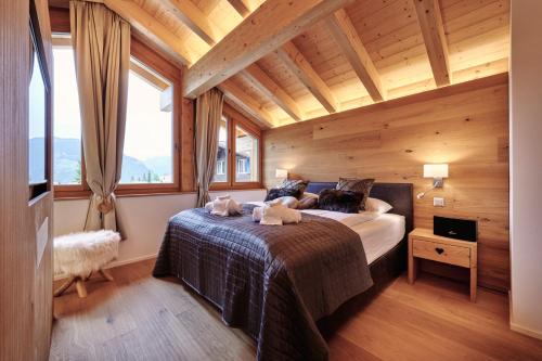 Postel nebo postele na pokoji v ubytování The Grindelwald Penthouse - GRINDELHOMES