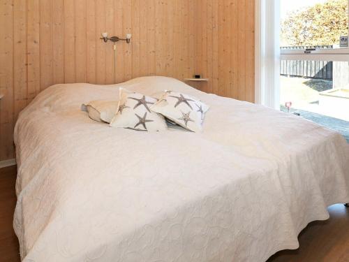 Кровать или кровати в номере Holiday Home Kystvejen