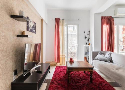 2BD- Perfect Location with square view