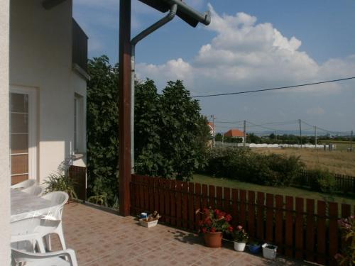 Μπαλκόνι ή βεράντα στο Fehér Rózsa Apartman