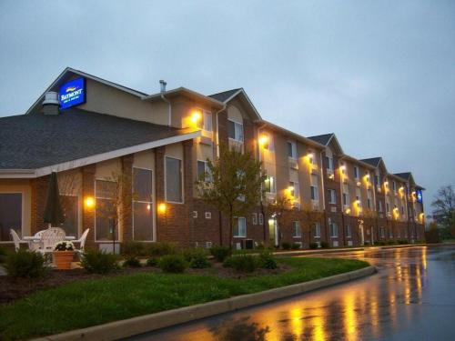 a hotel with a sign on the side of a building at Baymont by Wyndham Rolla in Rolla