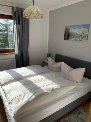 Postel nebo postele na pokoji v ubytování Ferienwohnung Wiek