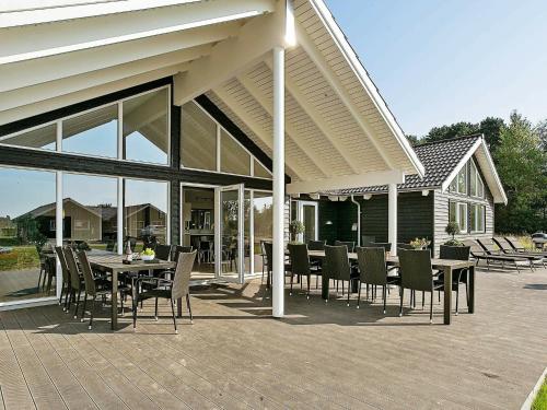 Restaurace v ubytování Luxury Villa with Pool - By Traum Ferienwohnungen