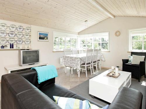 Zona d'estar a 6 person holiday home in Jerup