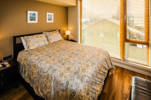 a bedroom with a bed and a large window at Chelan Resort Suites 2 in Chelan