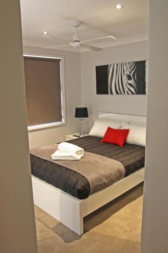 Una cama o camas en una habitación de The Palms At Avoca