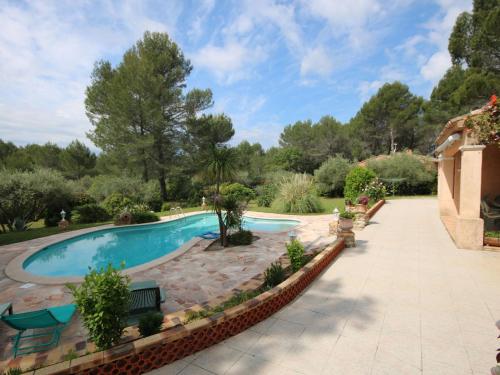 Charming Villa in Salernes France with Parking Space