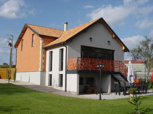 Photo de la galerie de l'établissement Character house with pool jacuzzi, à Gondrecourt-le-Château