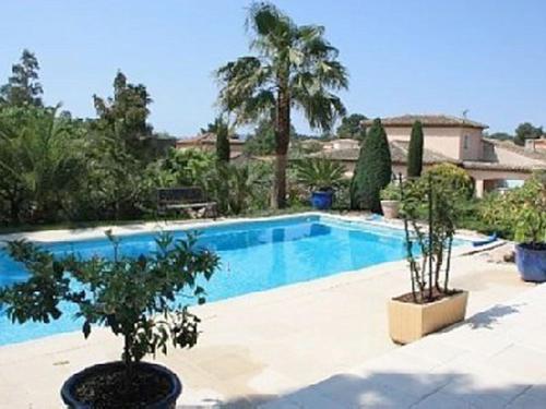 A piscina em ou perto de Luxurious Holiday Home in Saint Rapha l