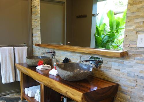 A bathroom at Paradise Cove Resort