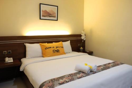 Voodi või voodid majutusasutuse Gapura Residence Airport Semarang by Sinergi toas