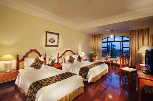 Ένα ή περισσότερα κρεβάτια σε δωμάτιο στο Saigon Morin Hotel