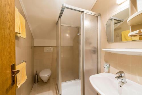 A bathroom at Hotel Klammer