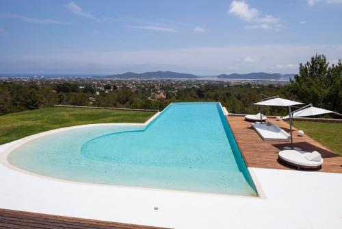 Luxury 6 Bedroom Villa with Beautiful Garden, Ibiza Villa 1039