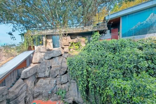 a rock retaining wall next to a building at Kunming Upland International Youth Hostel ,near the city center ,2 mins walk to the subway, 2 mins walk to the Green Lake, Close to Yuan tong Temple, Old street, Yunnan University, convenient payment and visa cards are accepted in Kunming