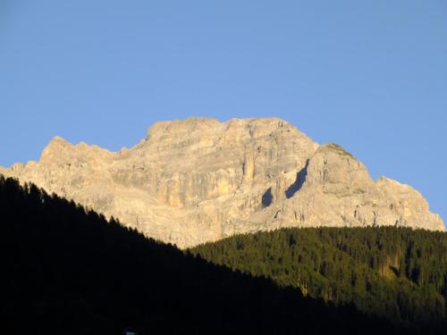 Vue générale sur la montagne ou vue sur la montagne depuis l'hôtel
