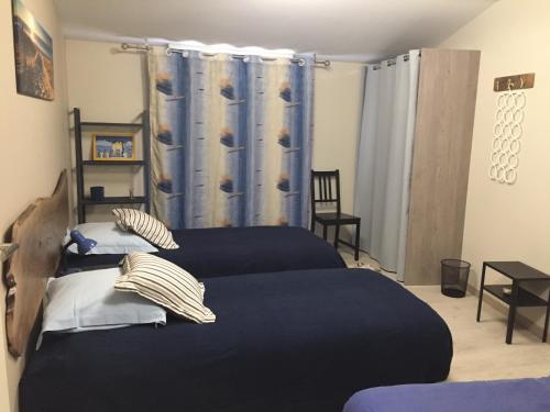 Ένα ή περισσότερα κρεβάτια σε δωμάτιο στο Gîte de Gazelle