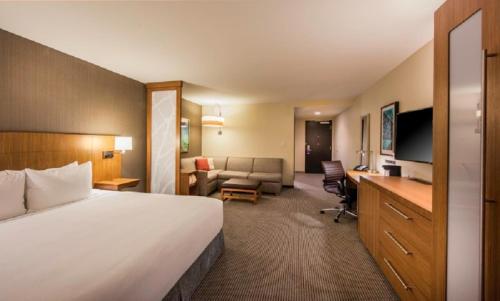 TV a/nebo společenská místnost v ubytování Hyatt Place Cleveland/Westlake/Crocker Park