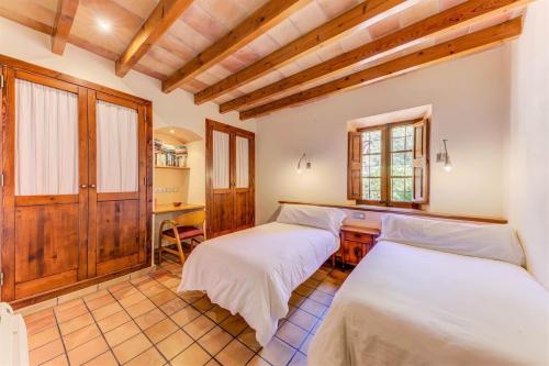 Postel nebo postele na pokoji v ubytování Villa Llenyater by Sealand Villas