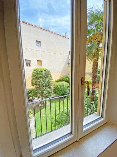 Κήπος έξω από το Residenza del Duse