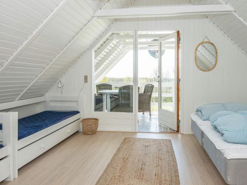 En eller flere senge i et værelse på Three-Bedroom Holiday home in Ebeltoft 4