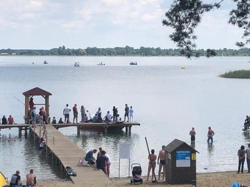 Gallery image of Powidz pokoje z widokiem na jezioro in Powidz