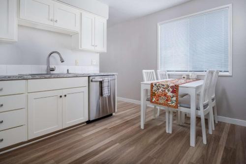 Walnut Bungalow East – Photos 3