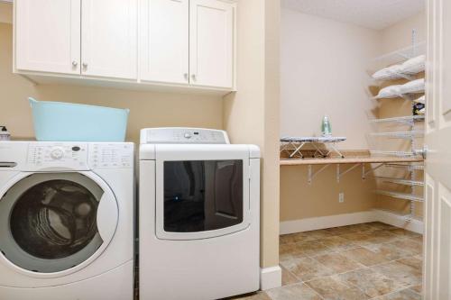 a laundry room with a white washer and dryer at Highland Gables in Beaverton