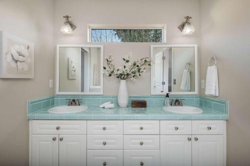 Ένα μπάνιο στο Beaverton Creek Cottage