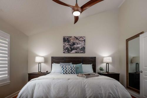 Ένα ή περισσότερα κρεβάτια σε δωμάτιο στο Beaverton Creek Cottage