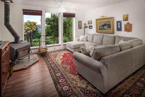 Fernglen Forested Beach Retreat – Photos 2