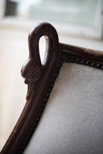 a pair of scissors sitting on top of a window at Hotel AeR BJ Vittoria in Cagliari