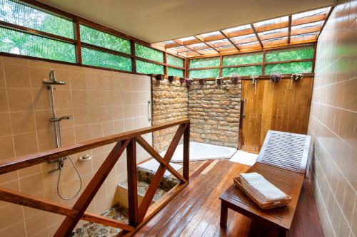 Koupelna v ubytování Sutera Sanctuary Lodges At Poring Hot Springs