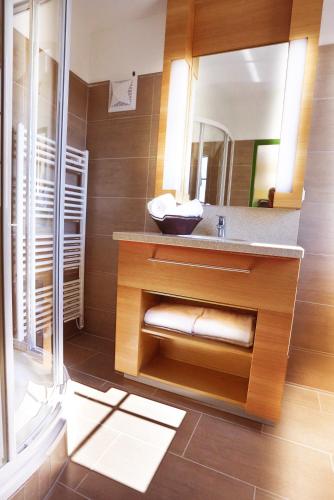 a bathroom with a sink and a mirror at Hotel Leobersdorfer Hof in Leobersdorf