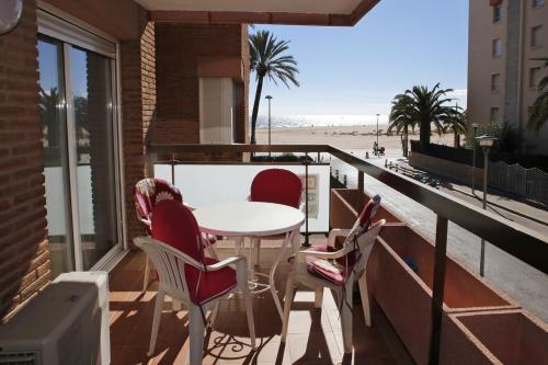 AT132 Els Pins, 1ra línea de la playa, piscina, airco, aparcamiento