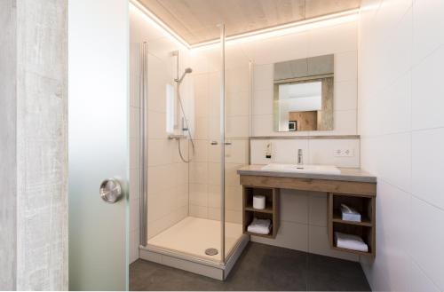 a bathroom with a shower and a sink at OHO Rooms Herrenberg Digital Access Only in Gäufelden