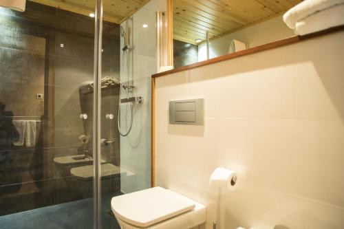 Ett badrum på Hotel Casa Cornel