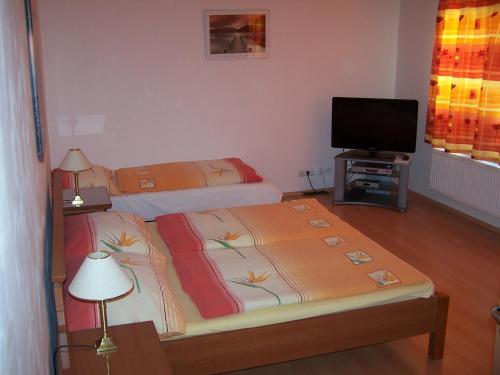 Posteľ alebo postele v izbe v ubytovaní Akacia Apartment - FREE INSIDE PARKING, 2 bedrooms, garden, next to centre