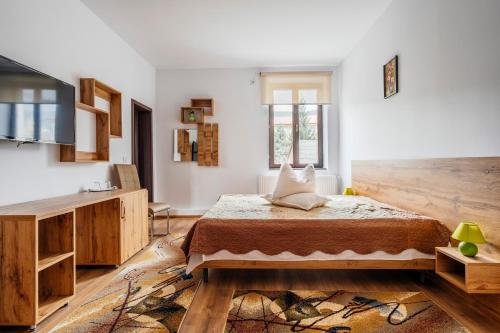 Ένα ή περισσότερα κρεβάτια σε δωμάτιο στο Hotel Carpati