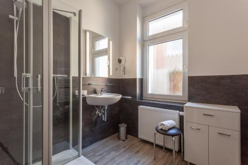 a bathroom with a sink and a glass shower at Villa Meeresgruss in Ostseebad Sellin