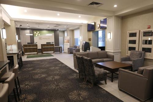 a waiting room with couches and a table and chairs at Holiday Inn O'Hare Area, an IHG Hotel in Rosemont