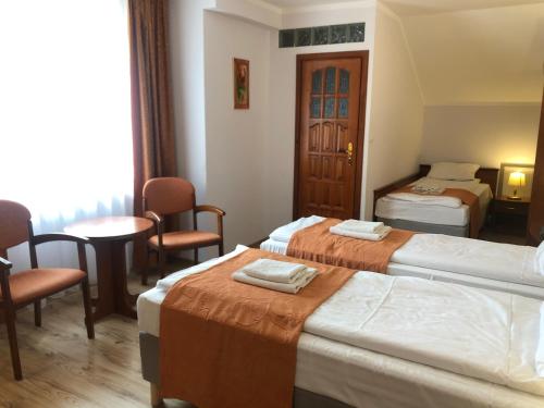 Postel nebo postele na pokoji v ubytování Zajazd Gościniec