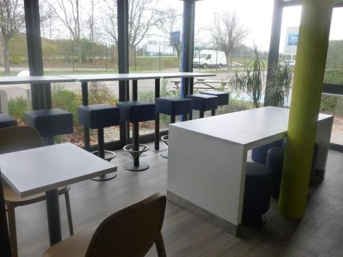 Ruang duduk di Ibis budget Dunkerque Grande Synthe